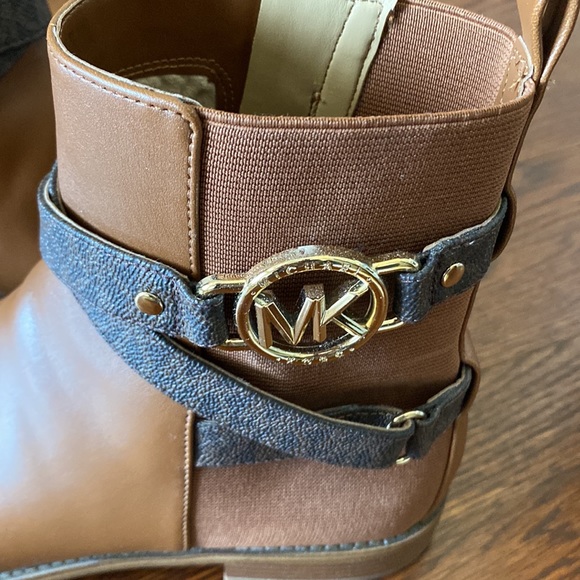 Slightly used Michael Kors Leather boots size 10 - Picture 3 of 6